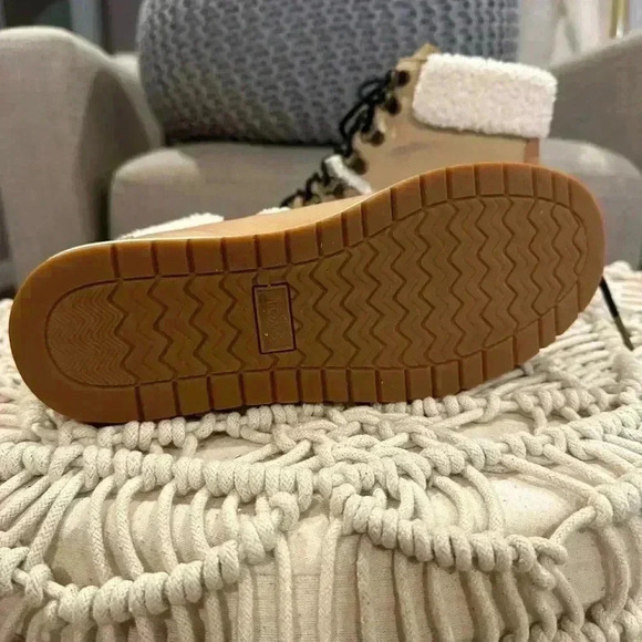 Toms hiking boots sz 7 - Picture 10 of 10